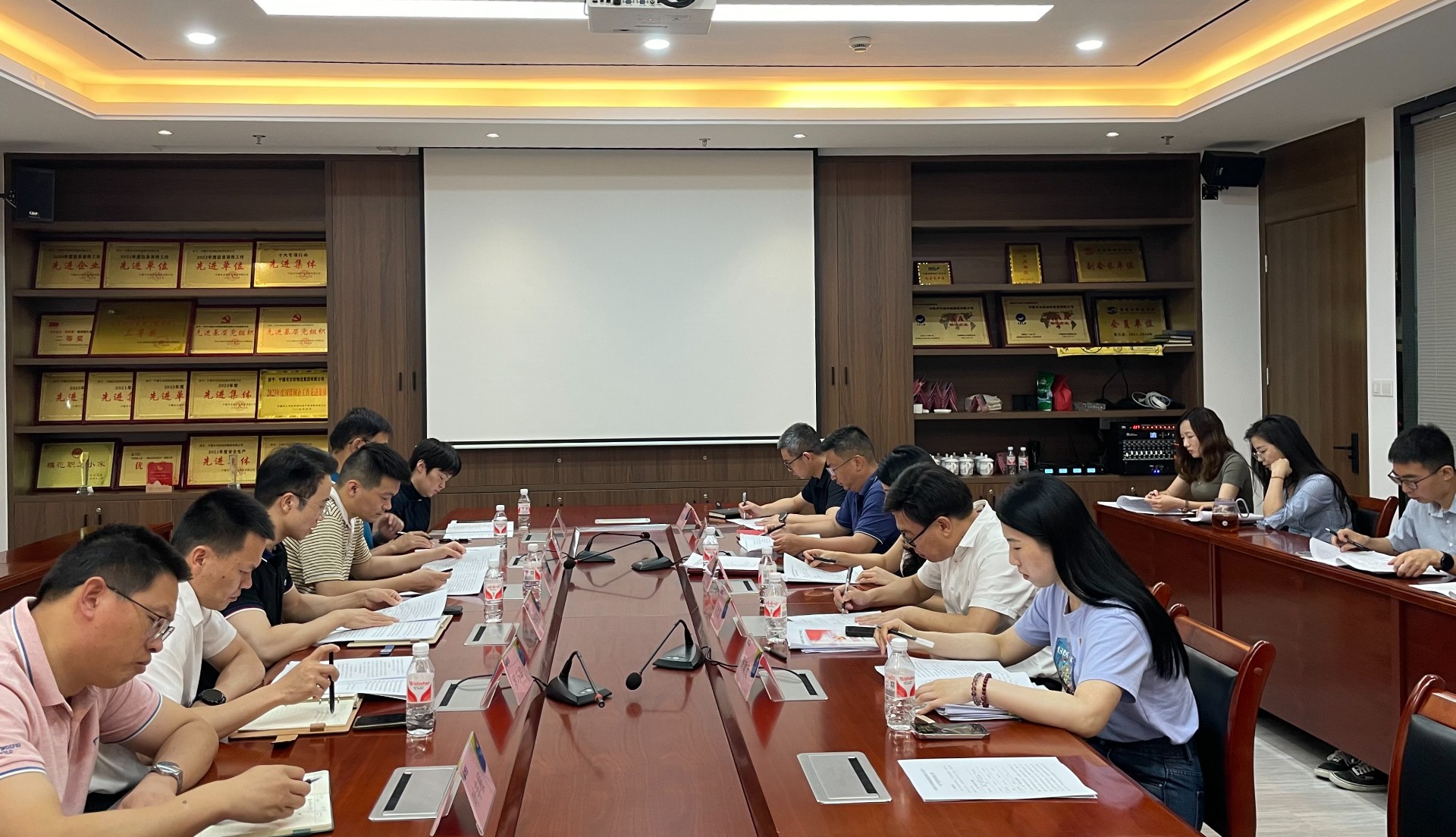 講黨性守黨規嚴黨紀——市交投集團領(lǐng)導赴市交投物流集團開(kāi)展聯(lián)系點(diǎn)工作，葉嵐清拍攝2.jpg
