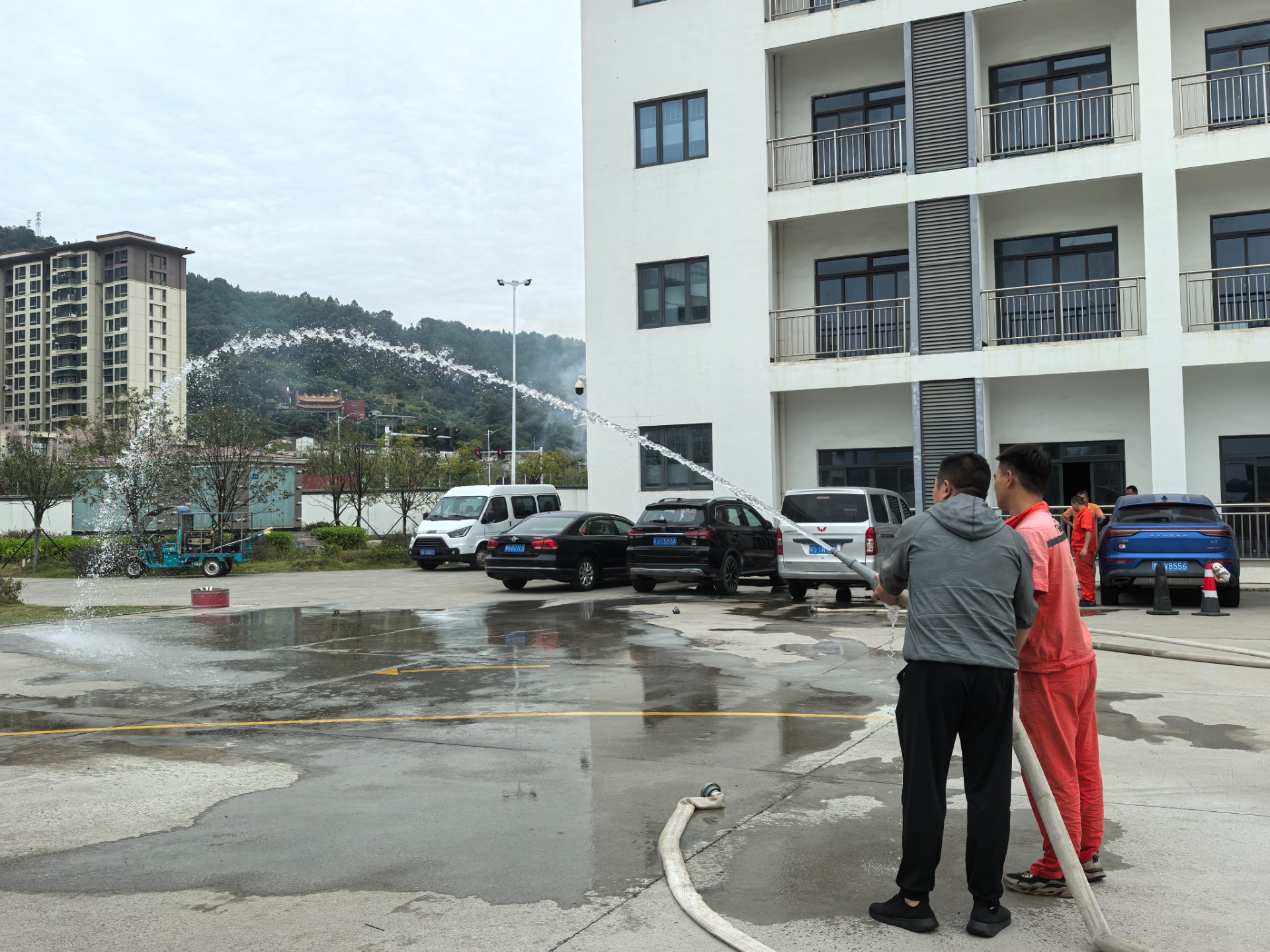 寧德陸港開(kāi)展“119消防安全日”應急演練活動(dòng)，周明組拍攝3.jpg